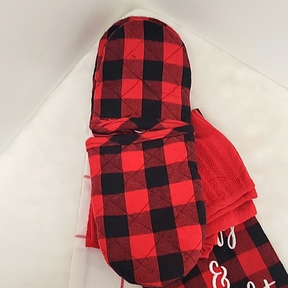 Tidings+Traditions Two Towels 2 Mini Mits 2 Dish Cloths Red & Black Plaid (NWT) - Picture 4 of 7